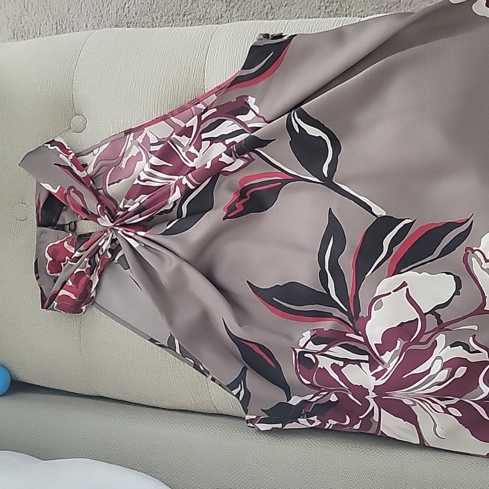 Ann Taylor Halter Style Silky Top, Size 8